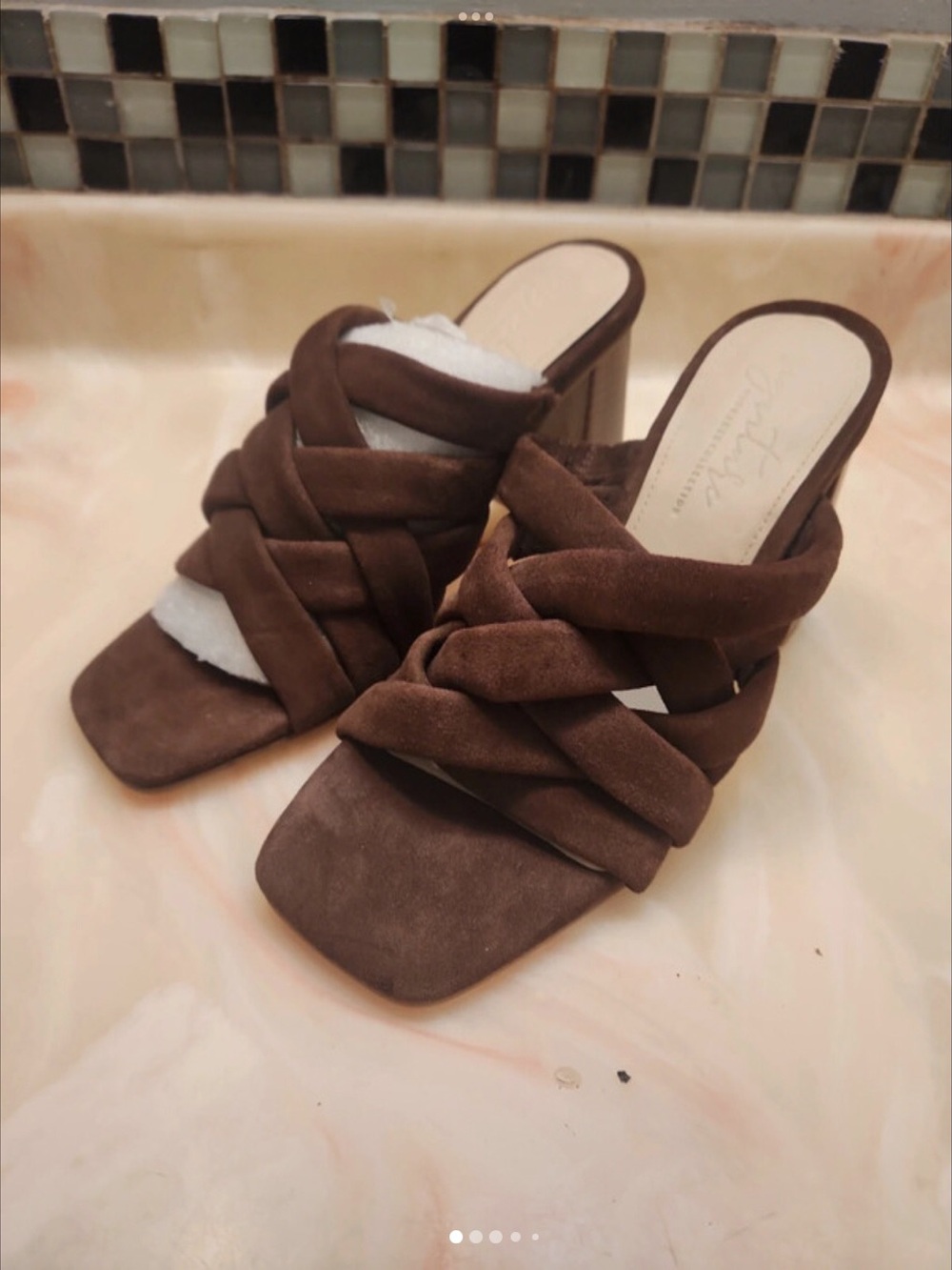 Signature Collection sandals size 829